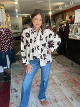 Load image into Gallery viewer, CHAMPAGNE FLORAL TOP
