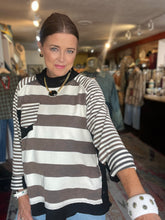Load image into Gallery viewer, CREAM/BROWN MOCK NECK MIX TOP
