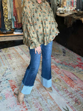 Load image into Gallery viewer, MID RISE CROP CUFFED DENIM
