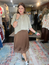 Load image into Gallery viewer, BROWN SILK SKIRT
