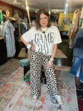 Load image into Gallery viewer, CHEETAH WITH RED PANTS
