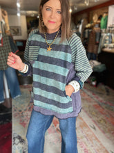 Load image into Gallery viewer, NAVY/GREEN MOCK NECK MIX TOP
