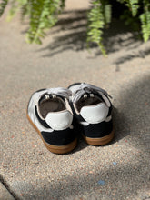 Load image into Gallery viewer, SASHA BLACK SNEAKER

