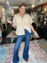 Load image into Gallery viewer, BLONDE VELVET CORDUROY TOP
