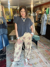 Load image into Gallery viewer, VINTAGE FLORAL PANTS

