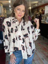 Load image into Gallery viewer, CHAMPAGNE FLORAL TOP
