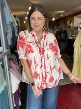 Load image into Gallery viewer, CREAM AND CORAL RED TOP
