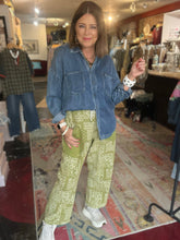 Load image into Gallery viewer, MATCHA BANDANA PRINT PANTS

