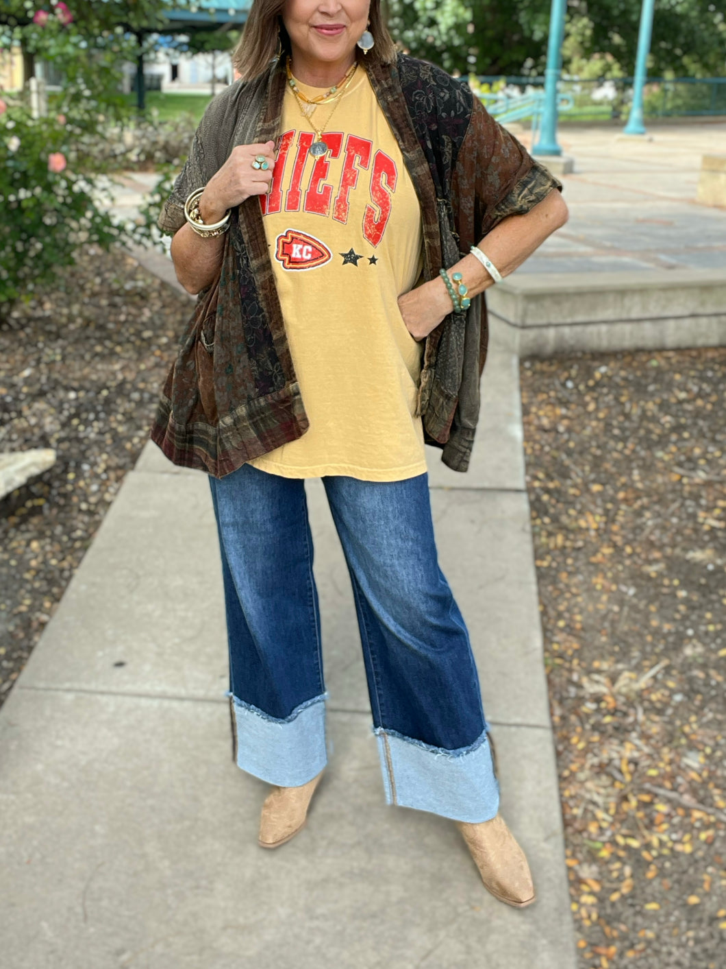 MID RISE CROP CUFFED DENIM