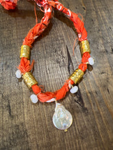 Load image into Gallery viewer, PEARL WITH BEAD/GOLD BANDANA NECKLACE
