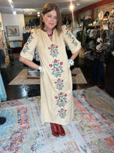 Load image into Gallery viewer, BUTTER EMBROIDERY DRESS

