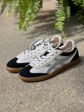 Load image into Gallery viewer, SASHA BLACK SNEAKER
