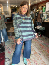 Load image into Gallery viewer, NAVY/GREEN MOCK NECK MIX TOP

