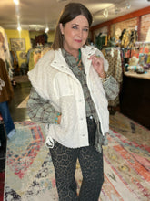 Load image into Gallery viewer, CREAM MINKY VEST
