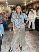 Load image into Gallery viewer, SOFT BLUE FLORAL TOP
