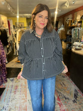 Load image into Gallery viewer, BLACK SEAR SUCKER BLOUSE
