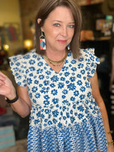 Load image into Gallery viewer, BLUE FLORAL TOP
