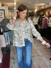 Load image into Gallery viewer, CREAM AND GRAY DAISY TOP
