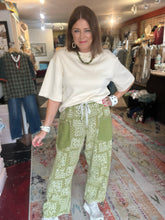 Load image into Gallery viewer, MATCHA BANDANA PRINT PANTS
