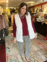 Load image into Gallery viewer, CREAM FLUFFY VEST
