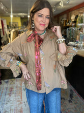 Load image into Gallery viewer, GARDEN BLOSSOM BLOUSE
