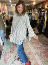 Load image into Gallery viewer, LTB SEQUIN LACE TOP
