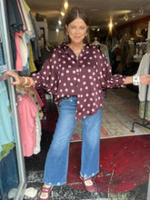 Load image into Gallery viewer, BURGUNDY POLKA DOT OVERSIZED BLOUSE
