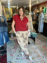 Load image into Gallery viewer, VINTAGE FLORAL PANTS
