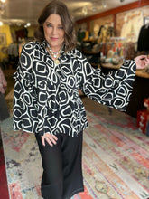 Load image into Gallery viewer, GEO BLACK TOP
