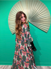 Load image into Gallery viewer, LILLITH CAPE IN MARIPOSA
