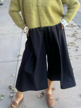 Load image into Gallery viewer, WIDE LEG CROPPED PANT
