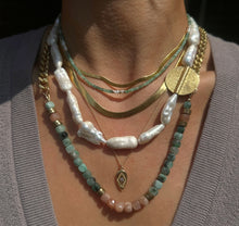 Load image into Gallery viewer, MINI EMERALD &amp; PEARL NECKLACE
