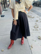 Load image into Gallery viewer, WIDE LEG CROPPED PANT
