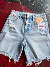 Load image into Gallery viewer, TUMMY CONTROL MID LENGTH SHORTS
