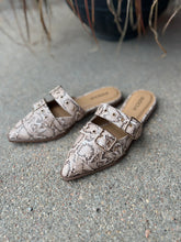 Load image into Gallery viewer, SNAKE BEIGE MULES
