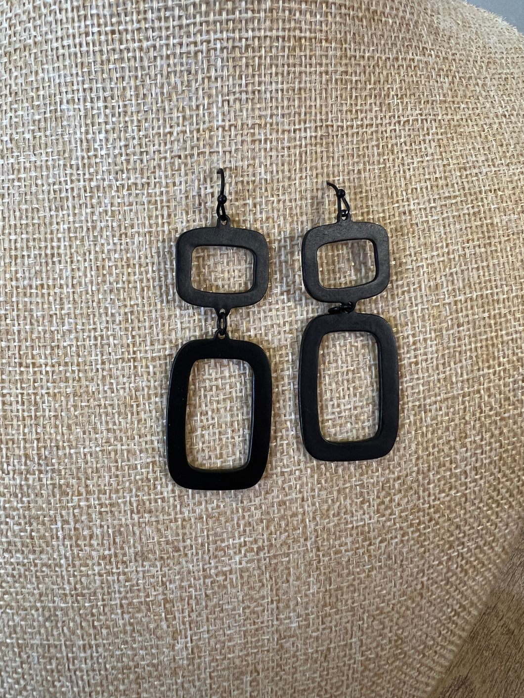 MIA MATTE BLACK EARRINGS