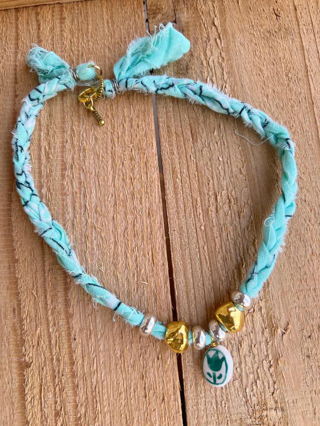 MIXED METAL GREEN PETAL BANDANA NECKLACE
