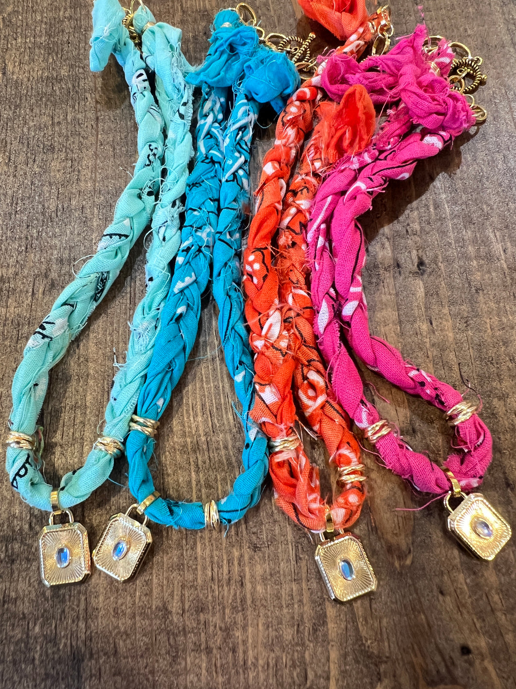 CRYSTAL PENDANT BANDANA NECKLACE