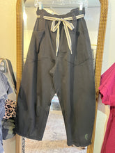 Load image into Gallery viewer, BLACK BARREL PANTS
