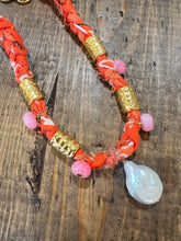 Load image into Gallery viewer, PEARL WITH BEAD/GOLD BANDANA NECKLACE
