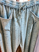 Load image into Gallery viewer, TEAL TINY FLORAL LOOSE PANT
