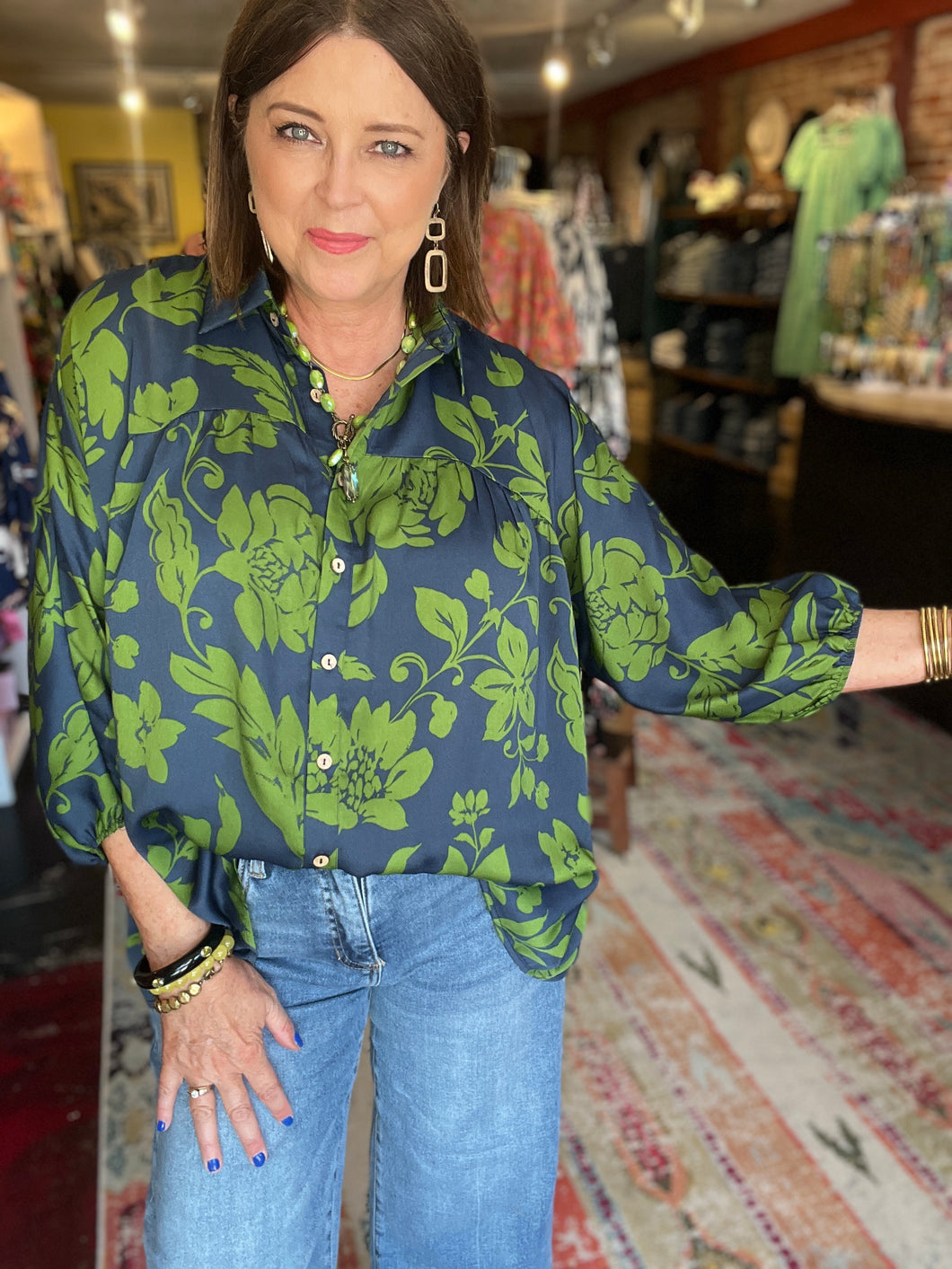 NAVY BLOOM TOP