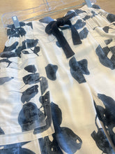 Load image into Gallery viewer, CHARCOAL FLORAL PANT
