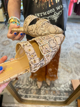 Load image into Gallery viewer, SNAKE BEIGE MULES
