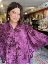 Load image into Gallery viewer, PLUM FLORAL TOP
