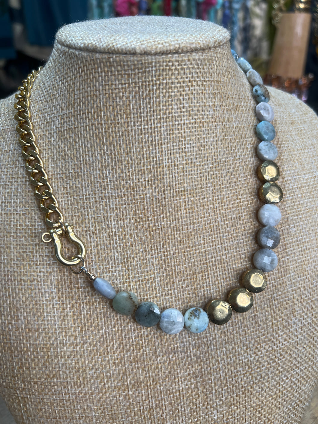 SHACKLE SINGLE: HACKMANITE NECKLACE