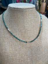 Load image into Gallery viewer, MINI EMERALD &amp; PEARL NECKLACE
