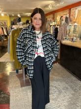 Load image into Gallery viewer, BLACK PLAID JACKET
