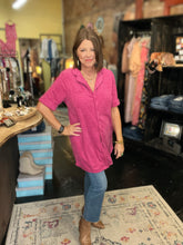 Load image into Gallery viewer, MAGENTA TEXTURED TUNIC
