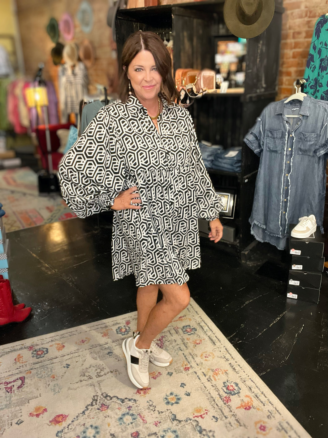 BLACK AND WHITE PRINT DRESS